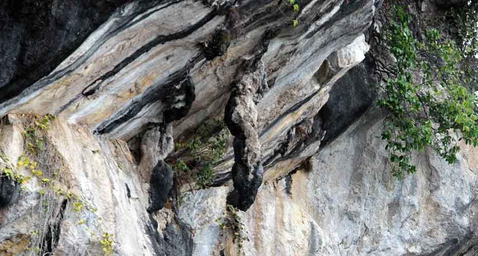 Batu Gantung Parapat