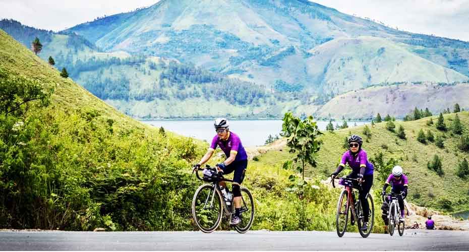 Bersepeda di Taman Simalem Resort