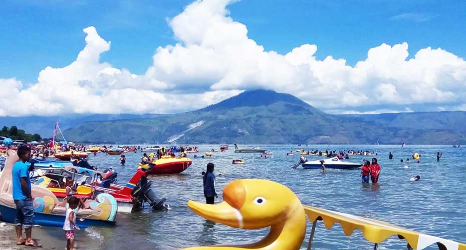 Pantai Pasir Putih Parbaba