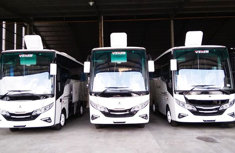 Bus Medium Danau Toba