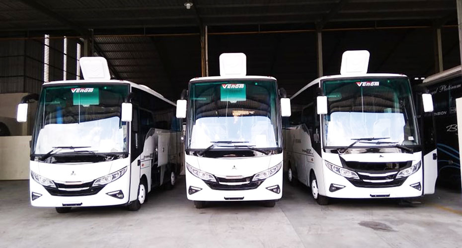 Bus Medium Danau Toba