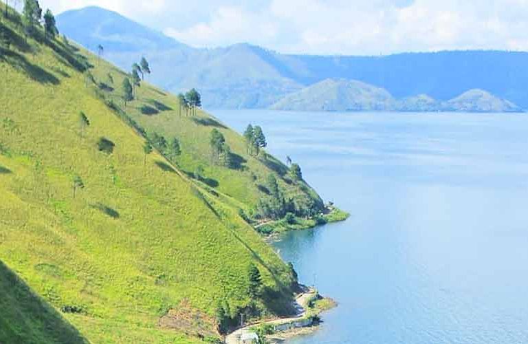 Bukit Siadtaratas Danau Toba