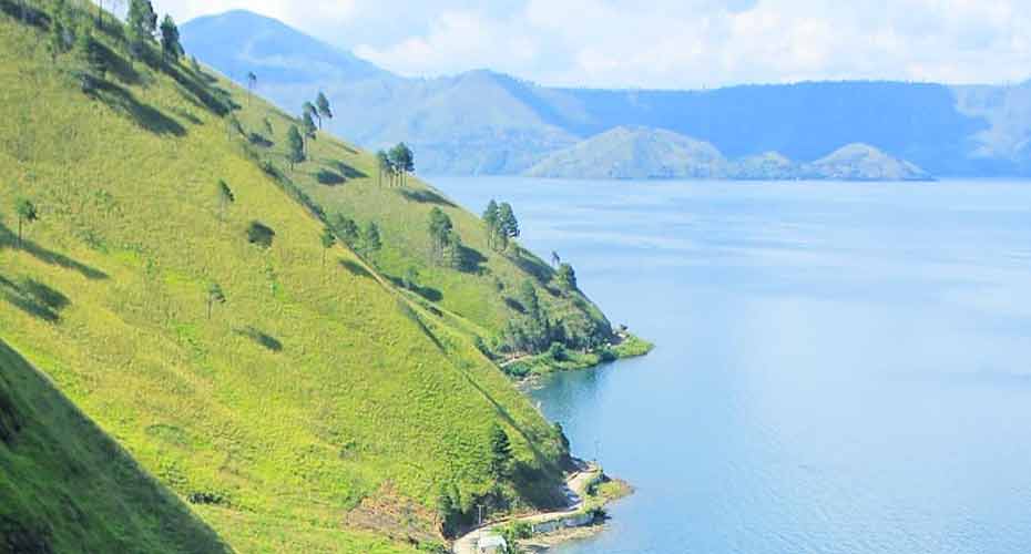 Bukit Siadtaratas Danau Toba